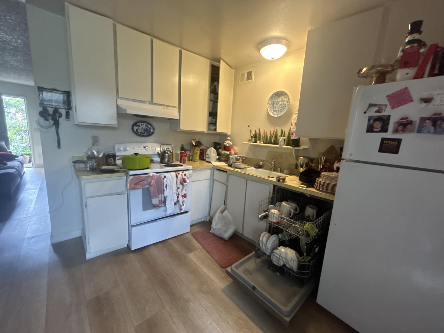 Detail Gallery Image 12 of 14 For 16 Marian Ct, San Rafael,  CA 94901 - – Beds | – Baths