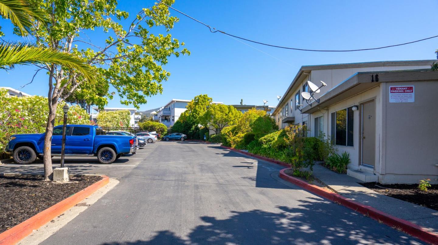 Detail Gallery Image 4 of 14 For 16 Marian Ct, San Rafael,  CA 94901 - – Beds | – Baths