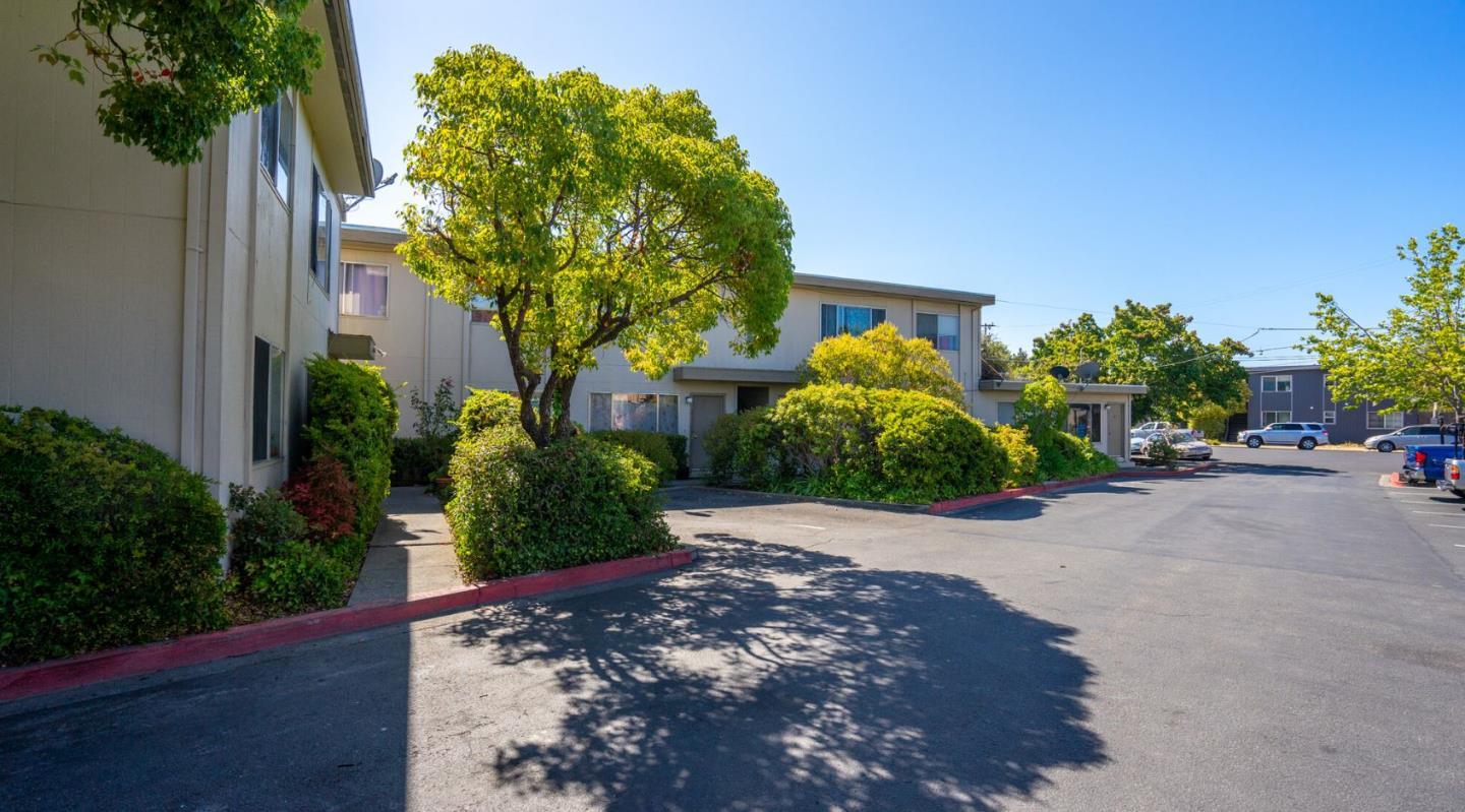 Detail Gallery Image 5 of 14 For 16 Marian Ct, San Rafael,  CA 94901 - – Beds | – Baths