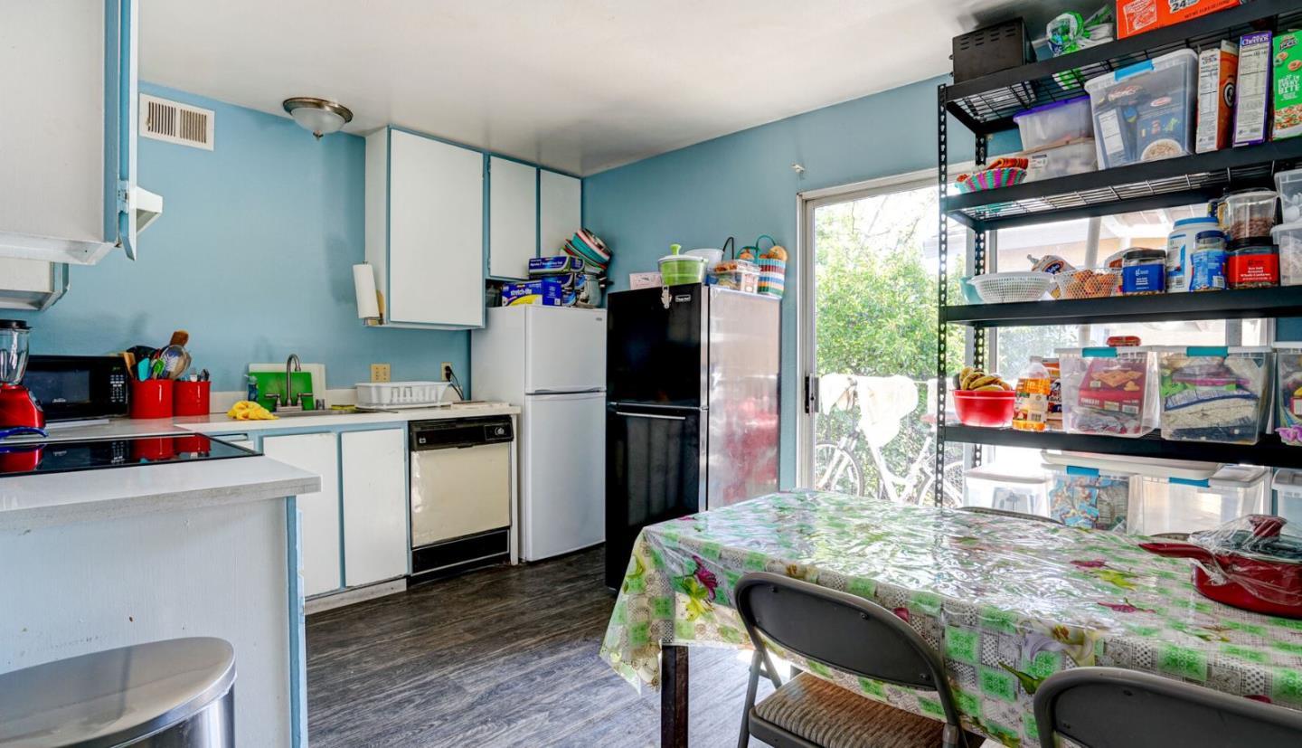 Detail Gallery Image 9 of 14 For 16 Marian Ct, San Rafael,  CA 94901 - – Beds | – Baths