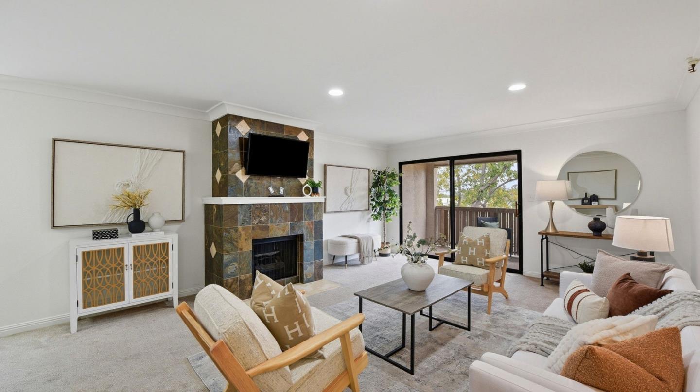 Detail Gallery Image 2 of 29 For 400 Ortega Ave #313,  Mountain View,  CA 94040 - 2 Beds | 1 Baths