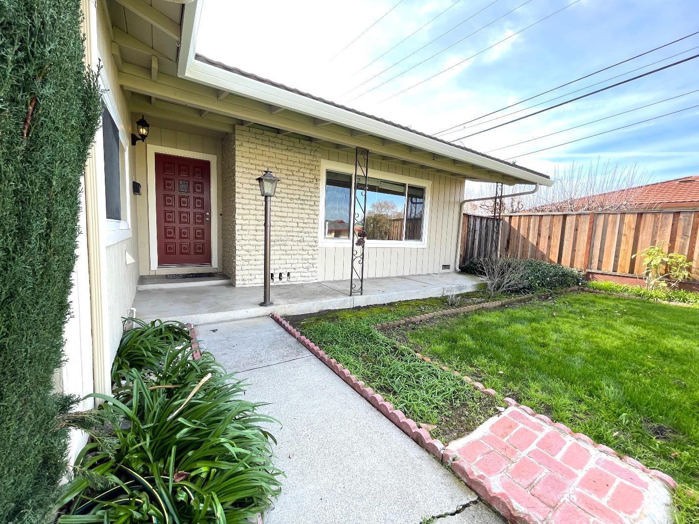 Detail Gallery Image 2 of 22 For 4876 Springdale Dr, San Jose,  CA 95129 - 3 Beds | 2 Baths