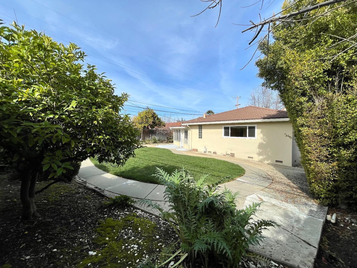 Detail Gallery Image 5 of 22 For 4876 Springdale Dr, San Jose,  CA 95129 - 3 Beds | 2 Baths