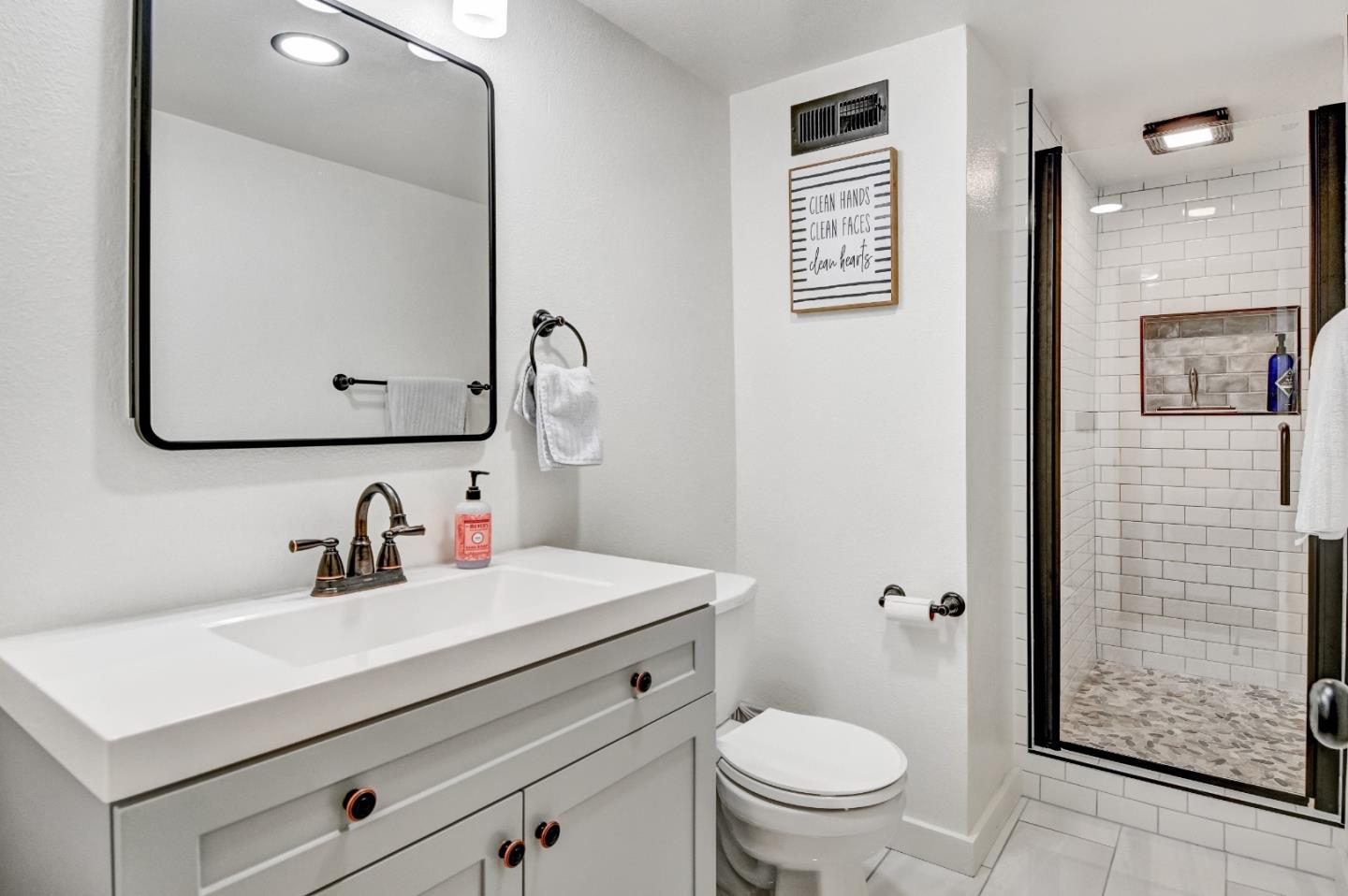 Detail Gallery Image 11 of 56 For 2323 Mastlands Dr, Oakland,  CA 94611 - 5 Beds | 4/1 Baths