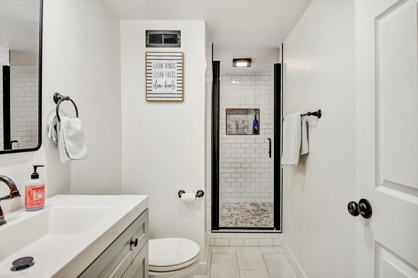 Detail Gallery Image 31 of 56 For 2323 Mastlands Dr, Oakland,  CA 94611 - 5 Beds | 4/1 Baths