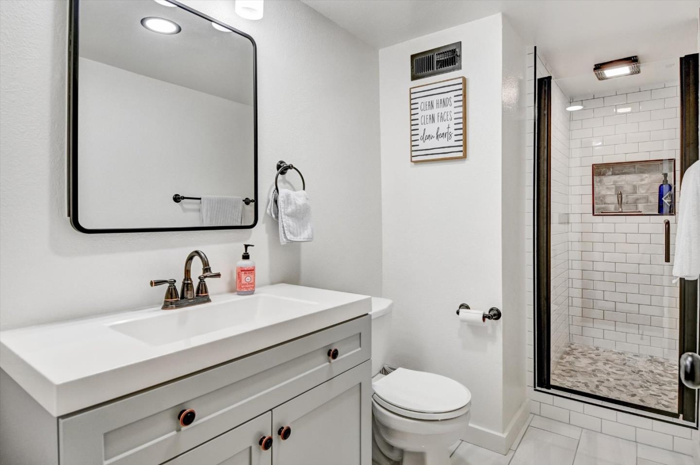 Detail Gallery Image 32 of 56 For 2323 Mastlands Dr, Oakland,  CA 94611 - 5 Beds | 4/1 Baths