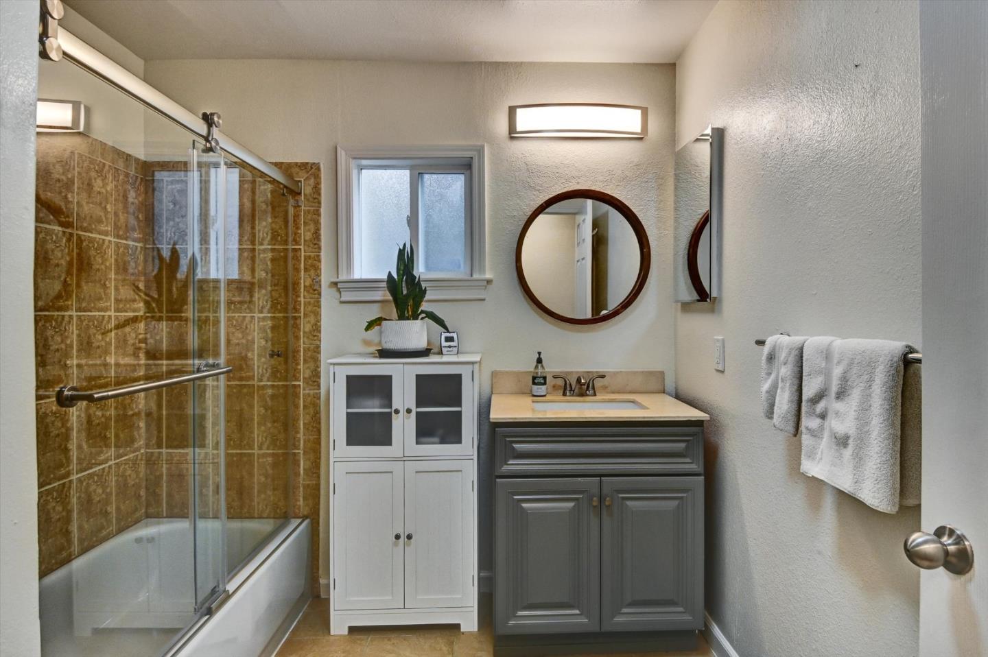 Detail Gallery Image 40 of 56 For 2323 Mastlands Dr, Oakland,  CA 94611 - 5 Beds | 4/1 Baths