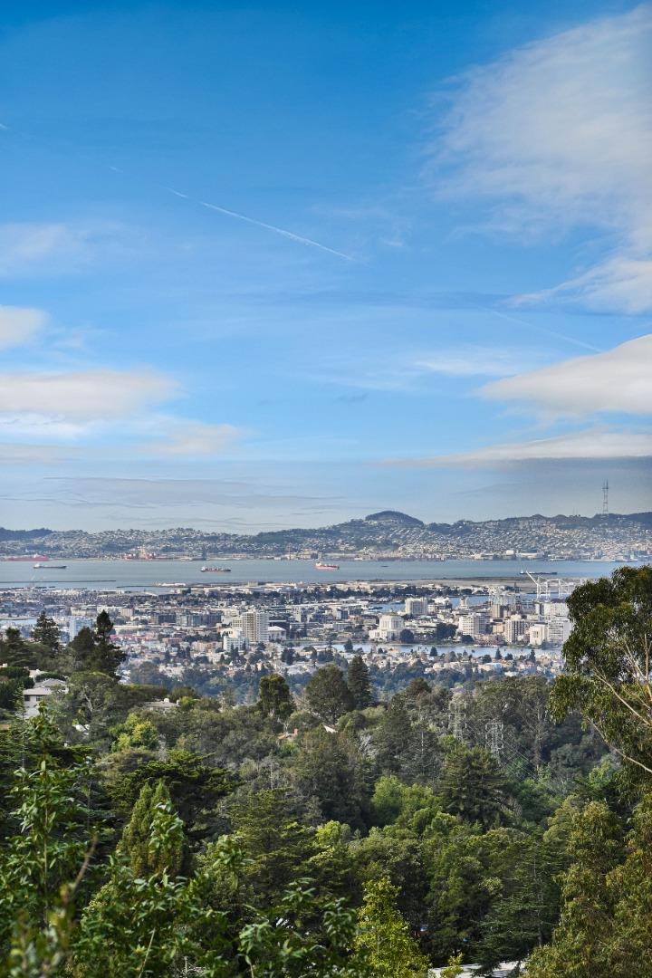 Detail Gallery Image 54 of 56 For 2323 Mastlands Dr, Oakland,  CA 94611 - 5 Beds | 4/1 Baths