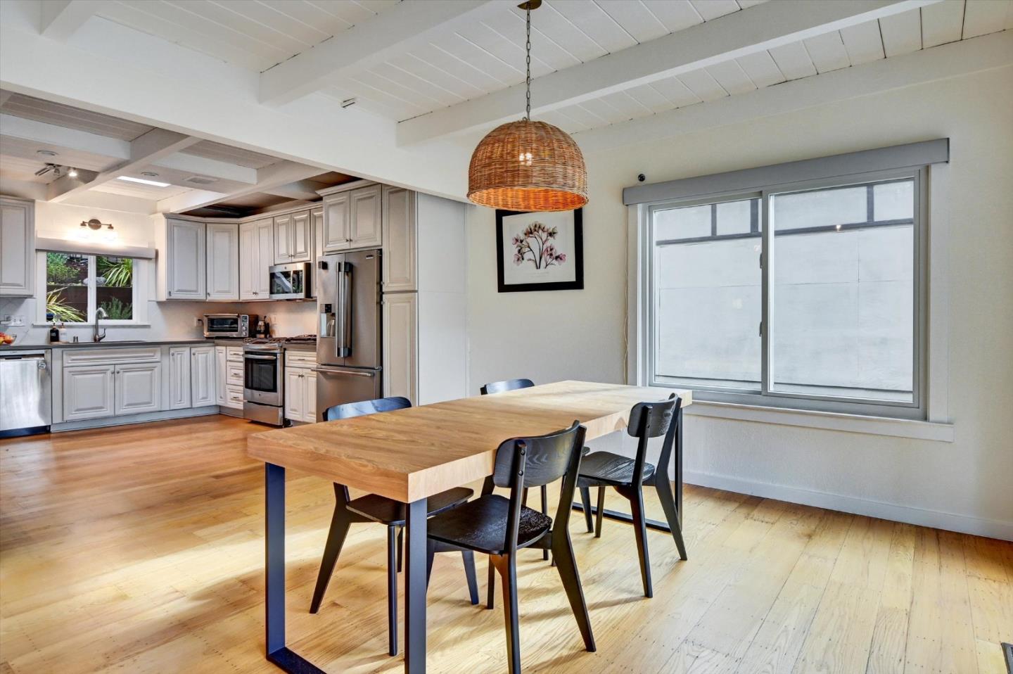 Detail Gallery Image 7 of 56 For 2323 Mastlands Dr, Oakland,  CA 94611 - 5 Beds | 4/1 Baths