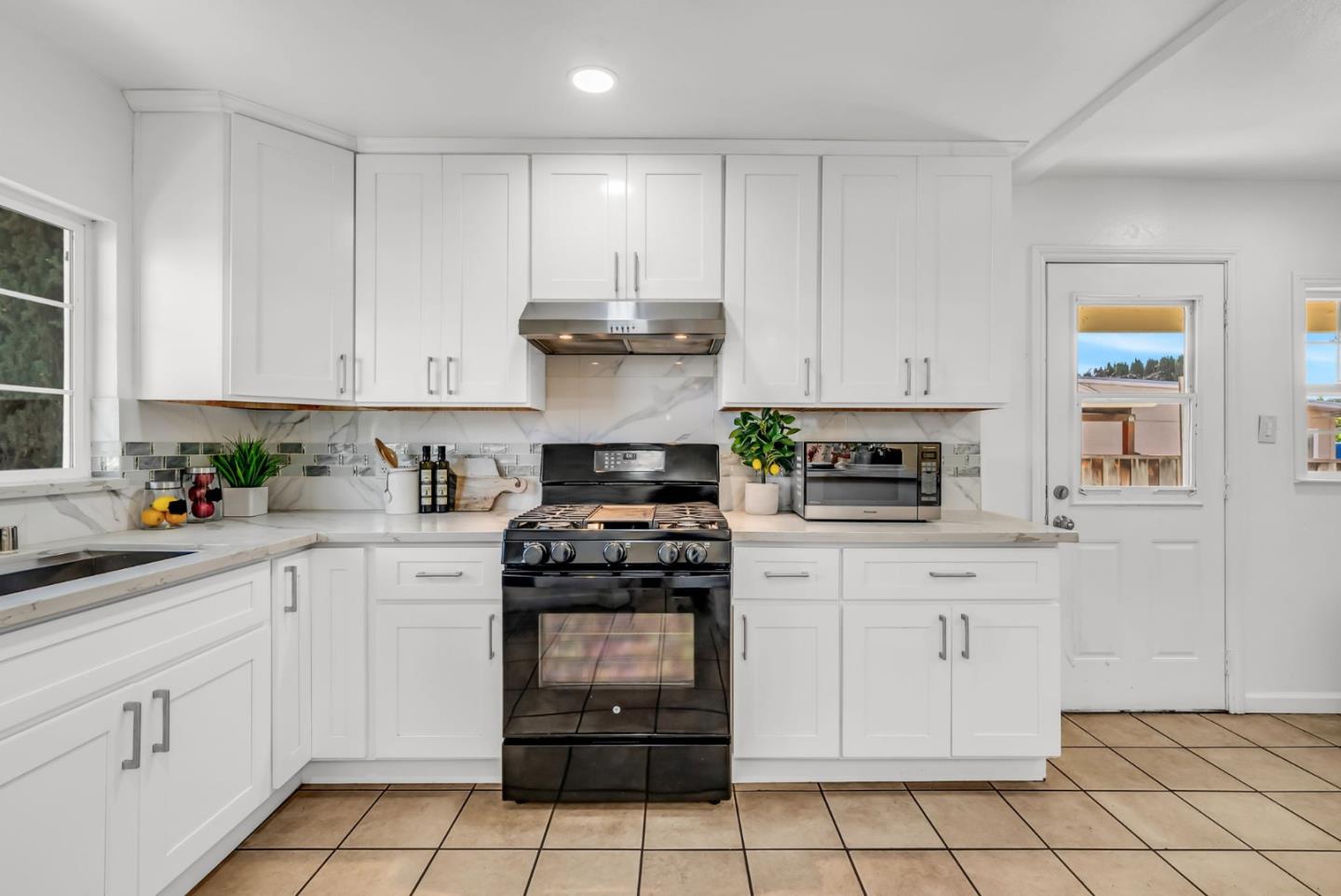 Detail Gallery Image 14 of 47 For 73 Alexander Ct, San Jose,  CA 95116 - 4 Beds | 2 Baths