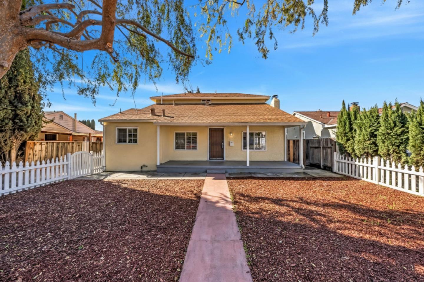 Detail Gallery Image 2 of 47 For 73 Alexander Ct, San Jose,  CA 95116 - 4 Beds | 2 Baths