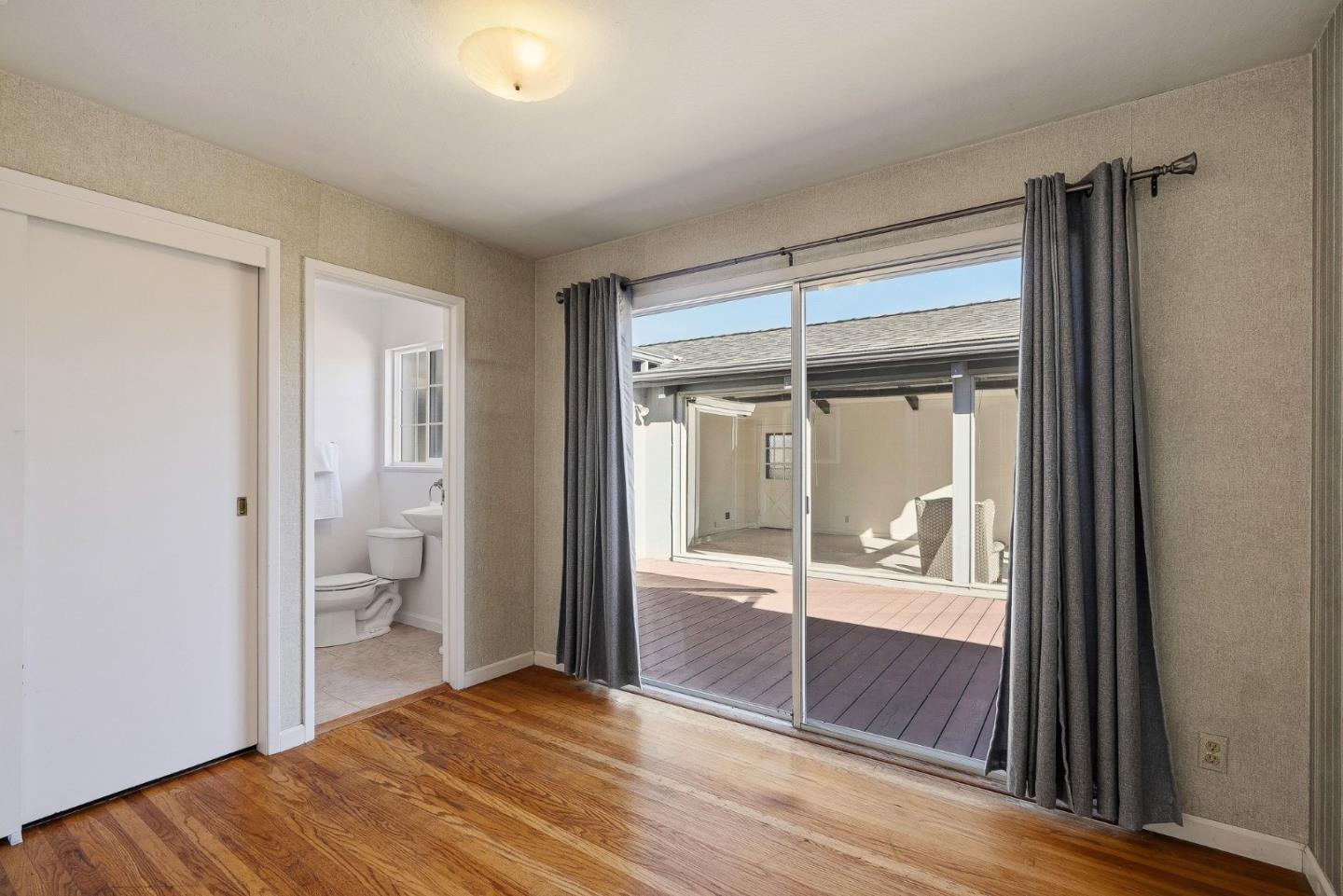 Detail Gallery Image 14 of 42 For 15 Del Rey Cir, Salinas,  CA 93901 - 4 Beds | 3 Baths