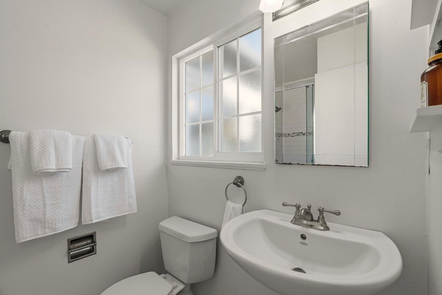 Detail Gallery Image 15 of 42 For 15 Del Rey Cir, Salinas,  CA 93901 - 4 Beds | 3 Baths