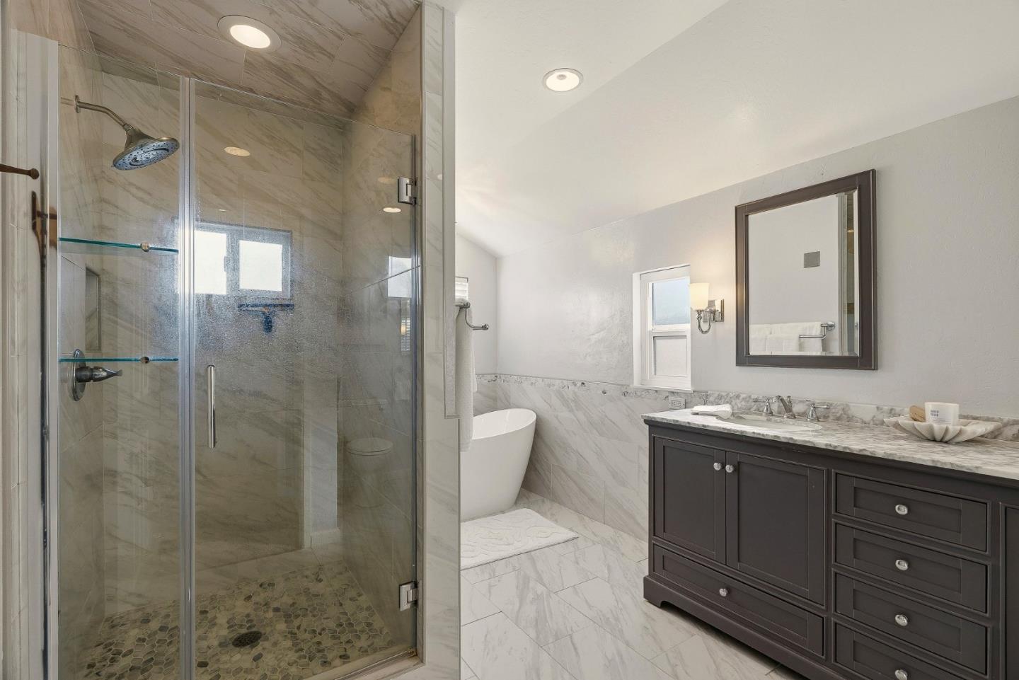 Detail Gallery Image 19 of 42 For 15 Del Rey Cir, Salinas,  CA 93901 - 4 Beds | 3 Baths