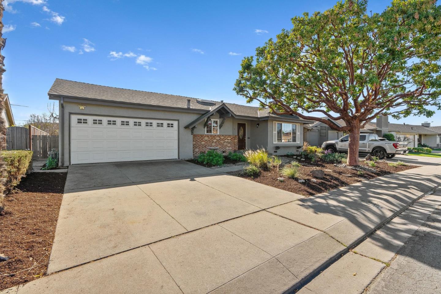 Detail Gallery Image 2 of 42 For 15 Del Rey Cir, Salinas,  CA 93901 - 4 Beds | 3 Baths