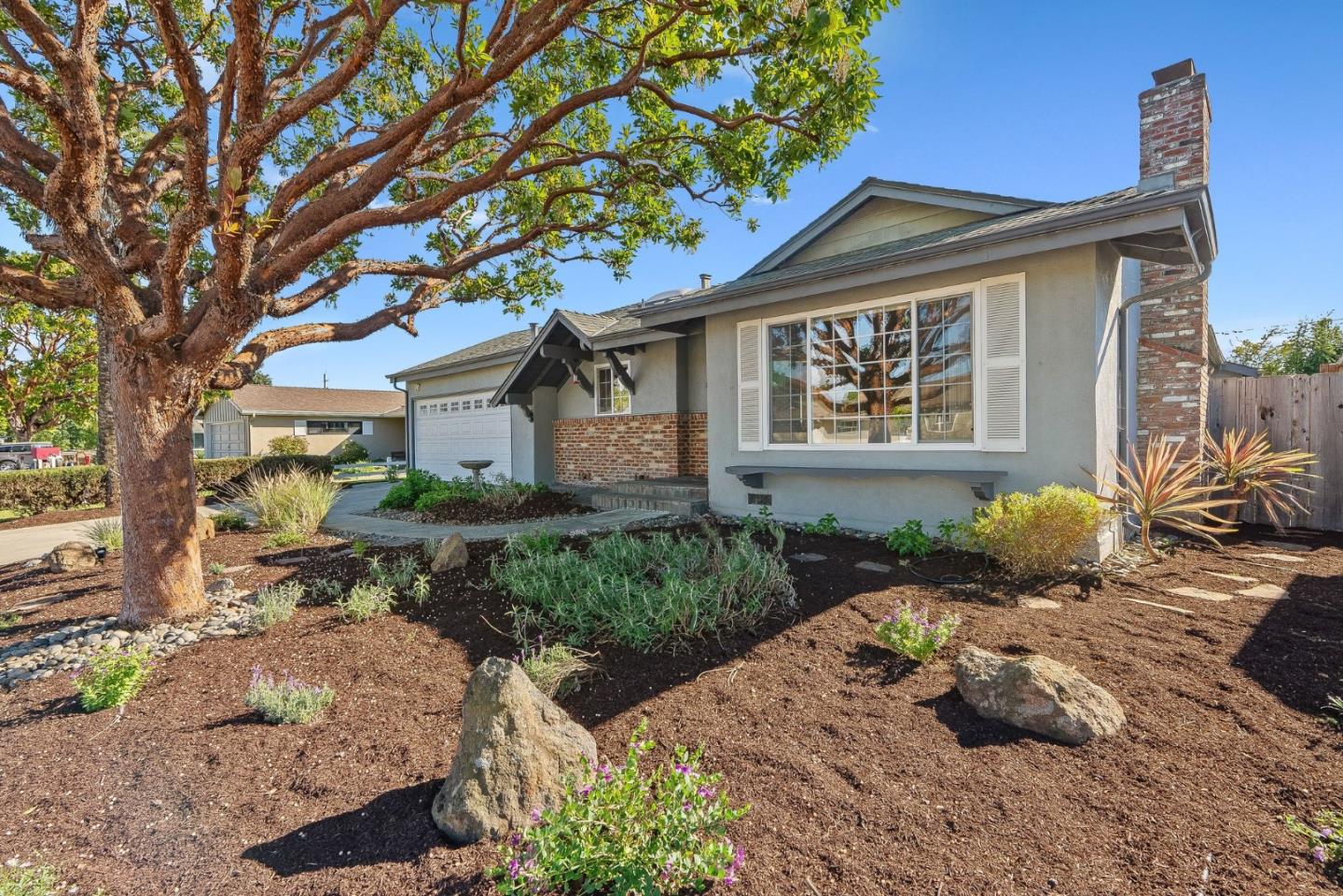 Detail Gallery Image 3 of 42 For 15 Del Rey Cir, Salinas,  CA 93901 - 4 Beds | 3 Baths