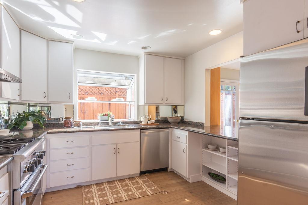 Detail Gallery Image 15 of 42 For 3455 Dover Rd, Redwood City,  CA 94061 - 3 Beds | 3 Baths