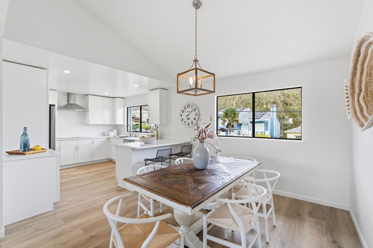 Detail Gallery Image 12 of 71 For 563 El Granada Blvd, El Granada,  CA 94018 - 3 Beds | 2/1 Baths