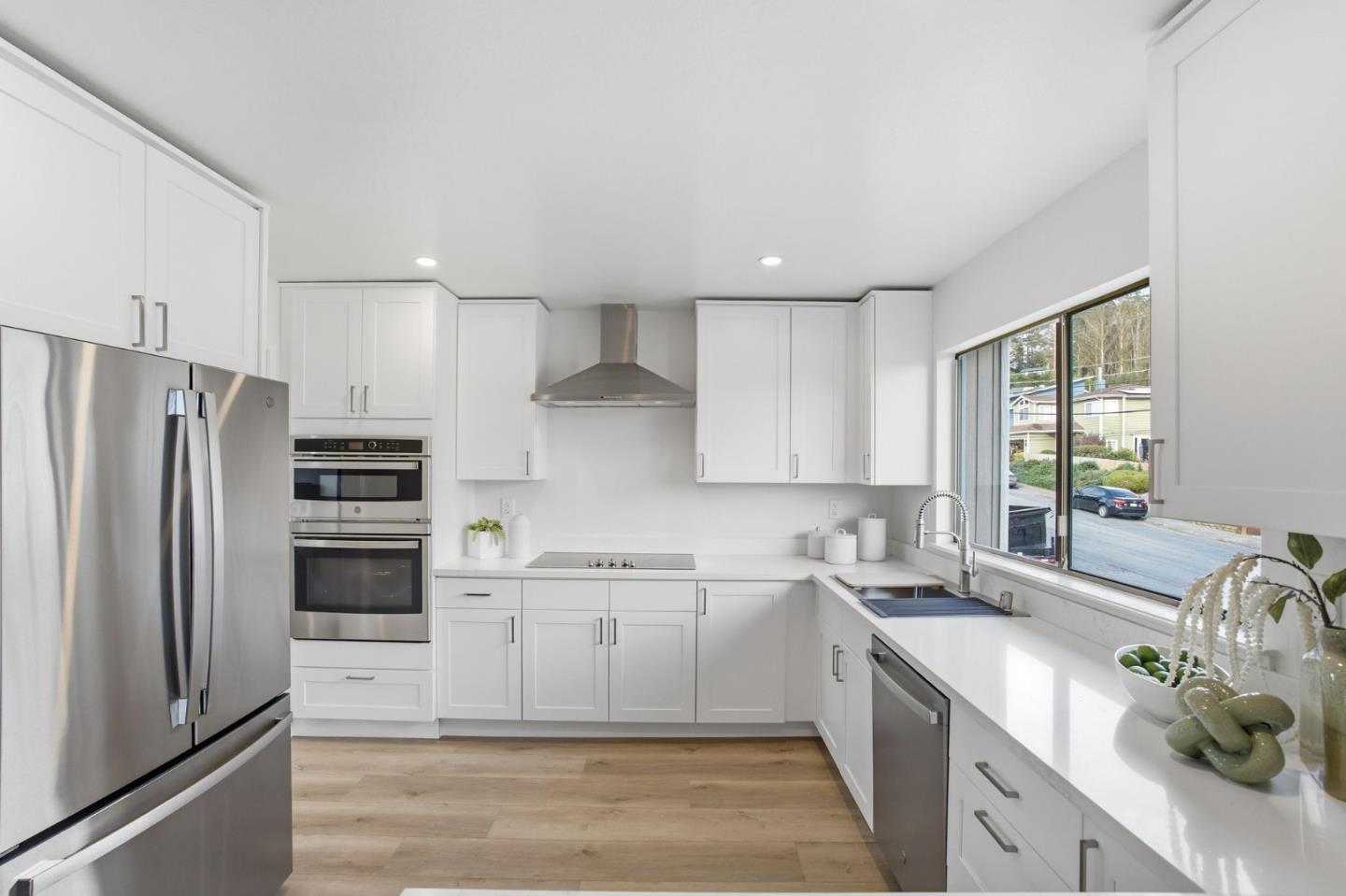 Detail Gallery Image 14 of 71 For 563 El Granada Blvd, El Granada,  CA 94018 - 3 Beds | 2/1 Baths