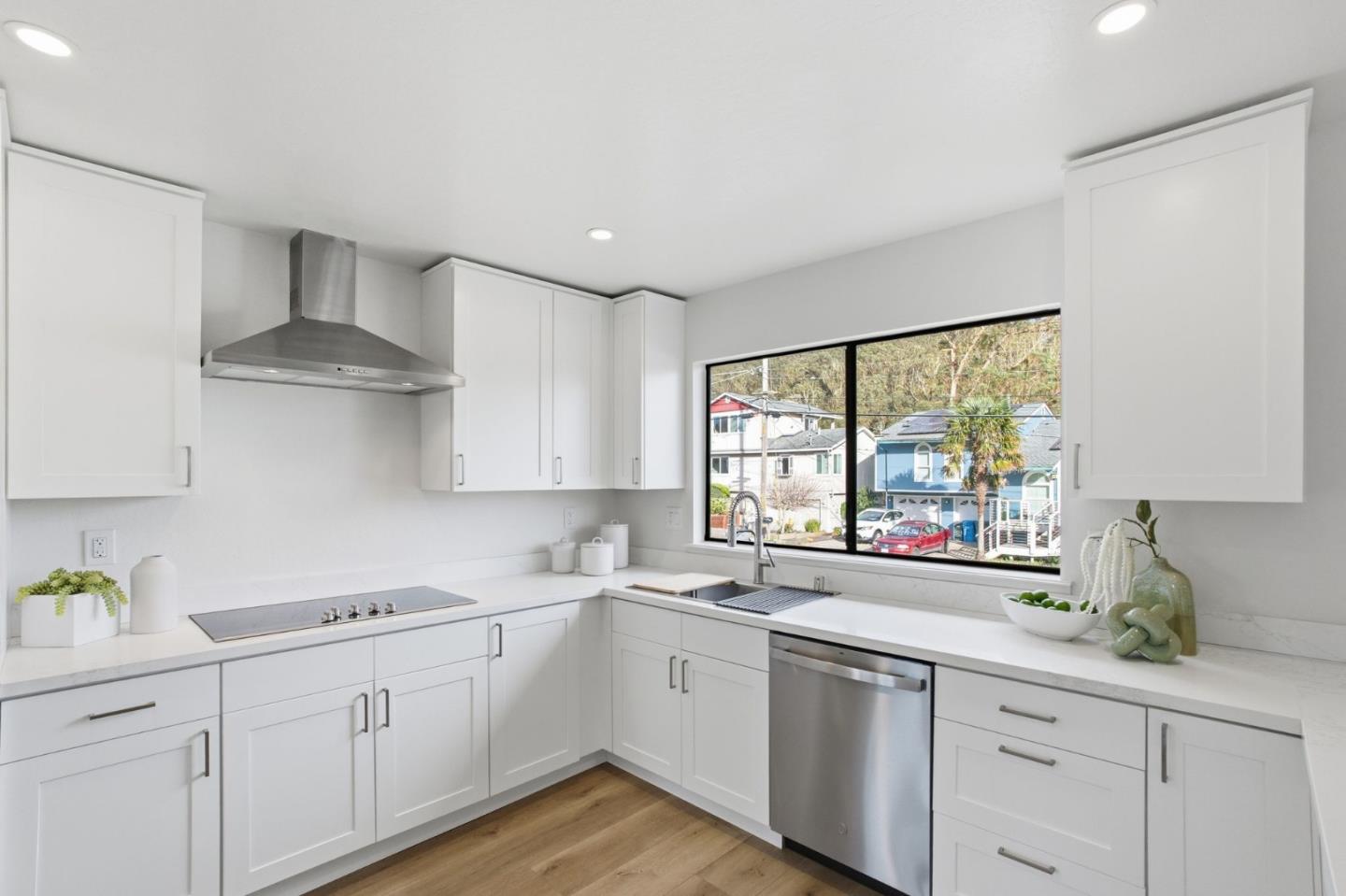 Detail Gallery Image 15 of 71 For 563 El Granada Blvd, El Granada,  CA 94018 - 3 Beds | 2/1 Baths