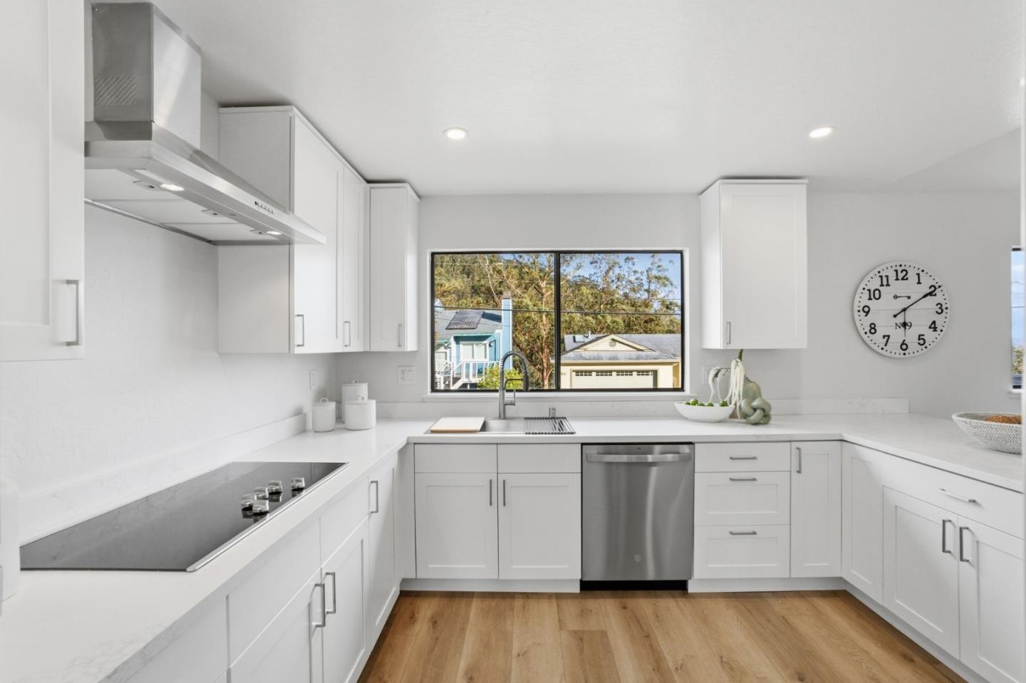 Detail Gallery Image 16 of 71 For 563 El Granada Blvd, El Granada,  CA 94018 - 3 Beds | 2/1 Baths