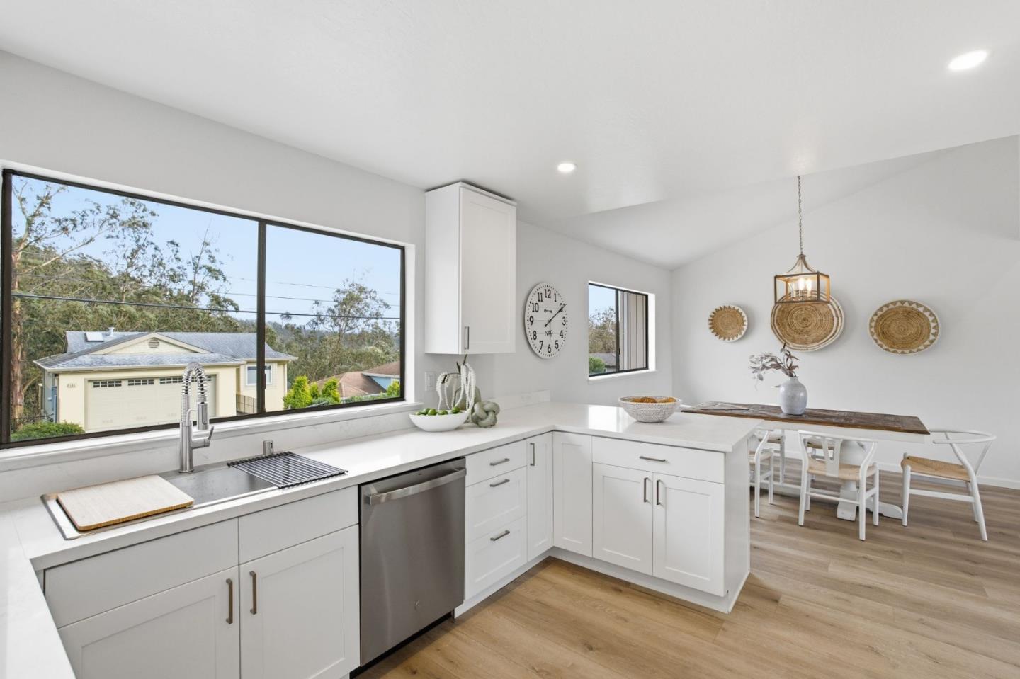 Detail Gallery Image 20 of 71 For 563 El Granada Blvd, El Granada,  CA 94018 - 3 Beds | 2/1 Baths