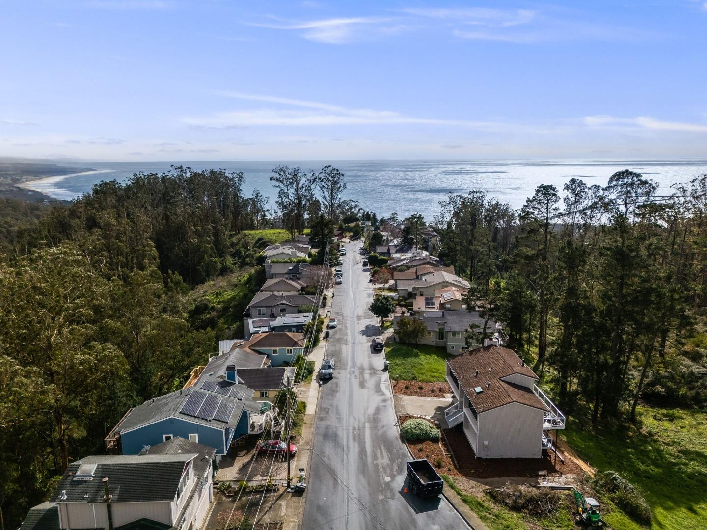 Detail Gallery Image 66 of 71 For 563 El Granada Blvd, El Granada,  CA 94018 - 3 Beds | 2/1 Baths