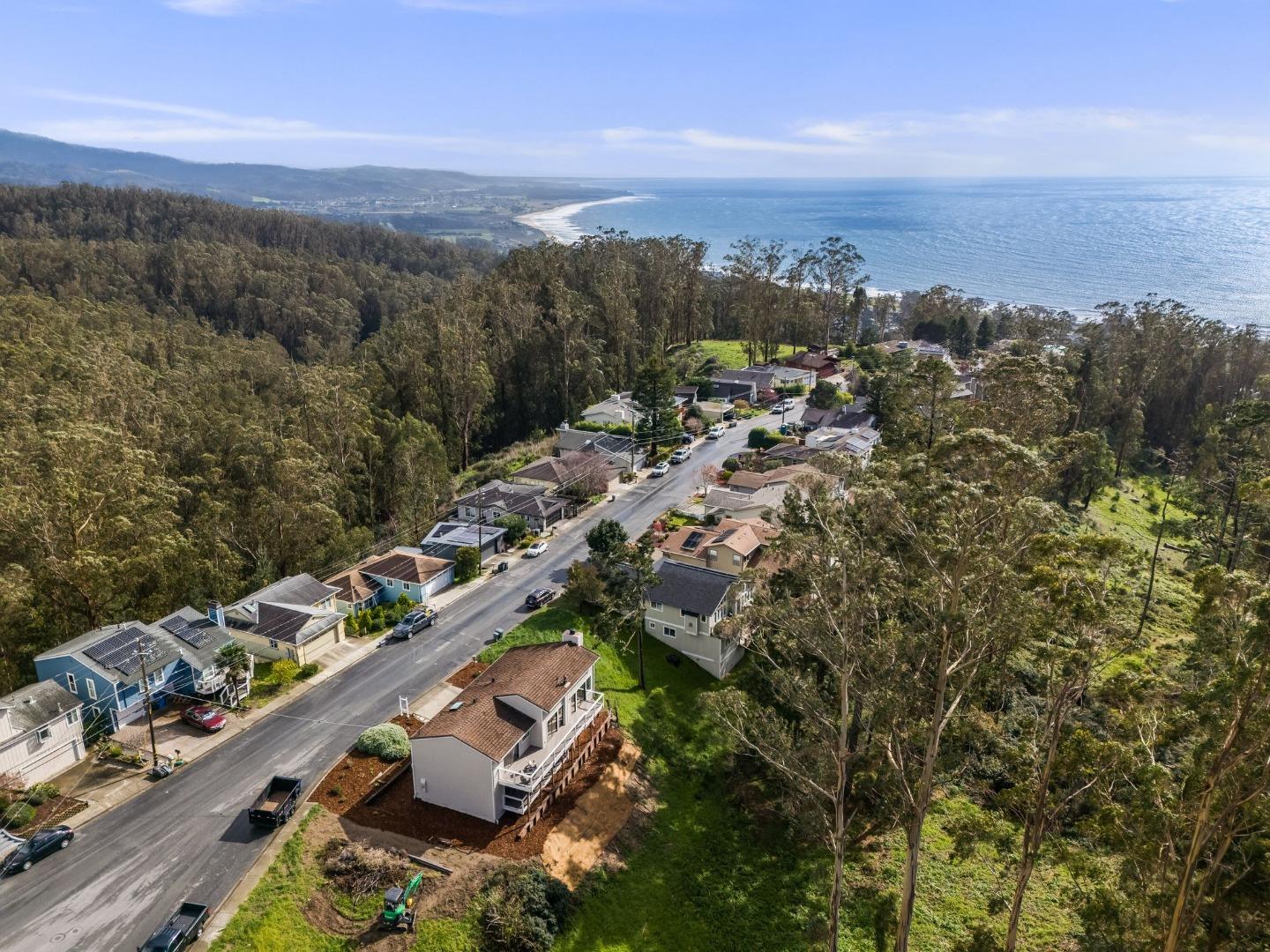 Detail Gallery Image 67 of 71 For 563 El Granada Blvd, El Granada,  CA 94018 - 3 Beds | 2/1 Baths