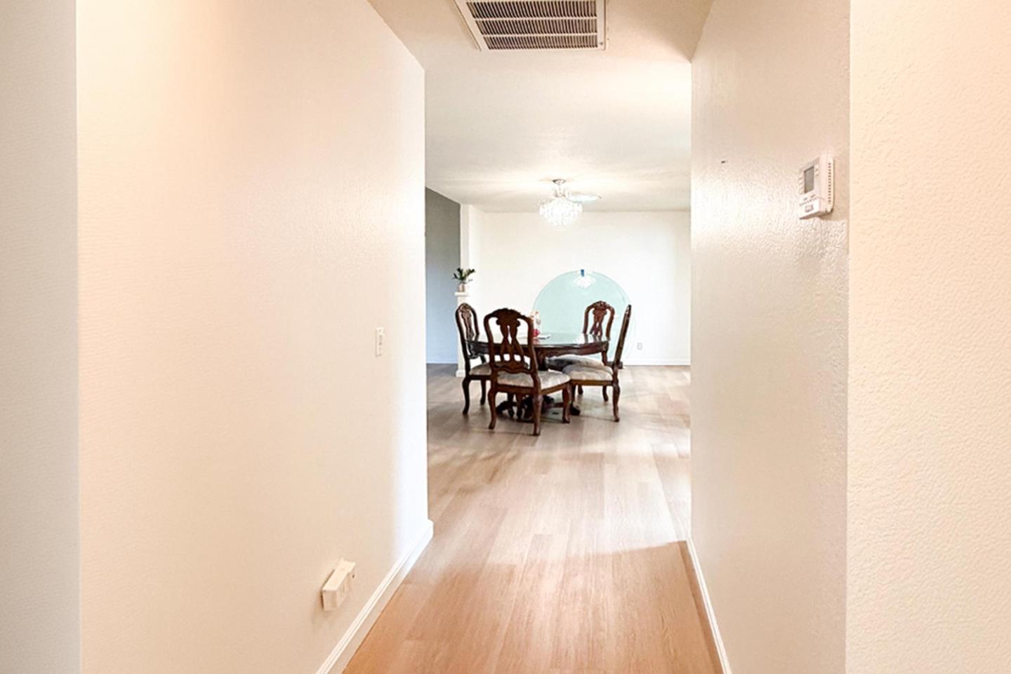 Detail Gallery Image 4 of 14 For 6202 Gerdts Dr, San Jose,  CA 95135 - 2 Beds | 2 Baths