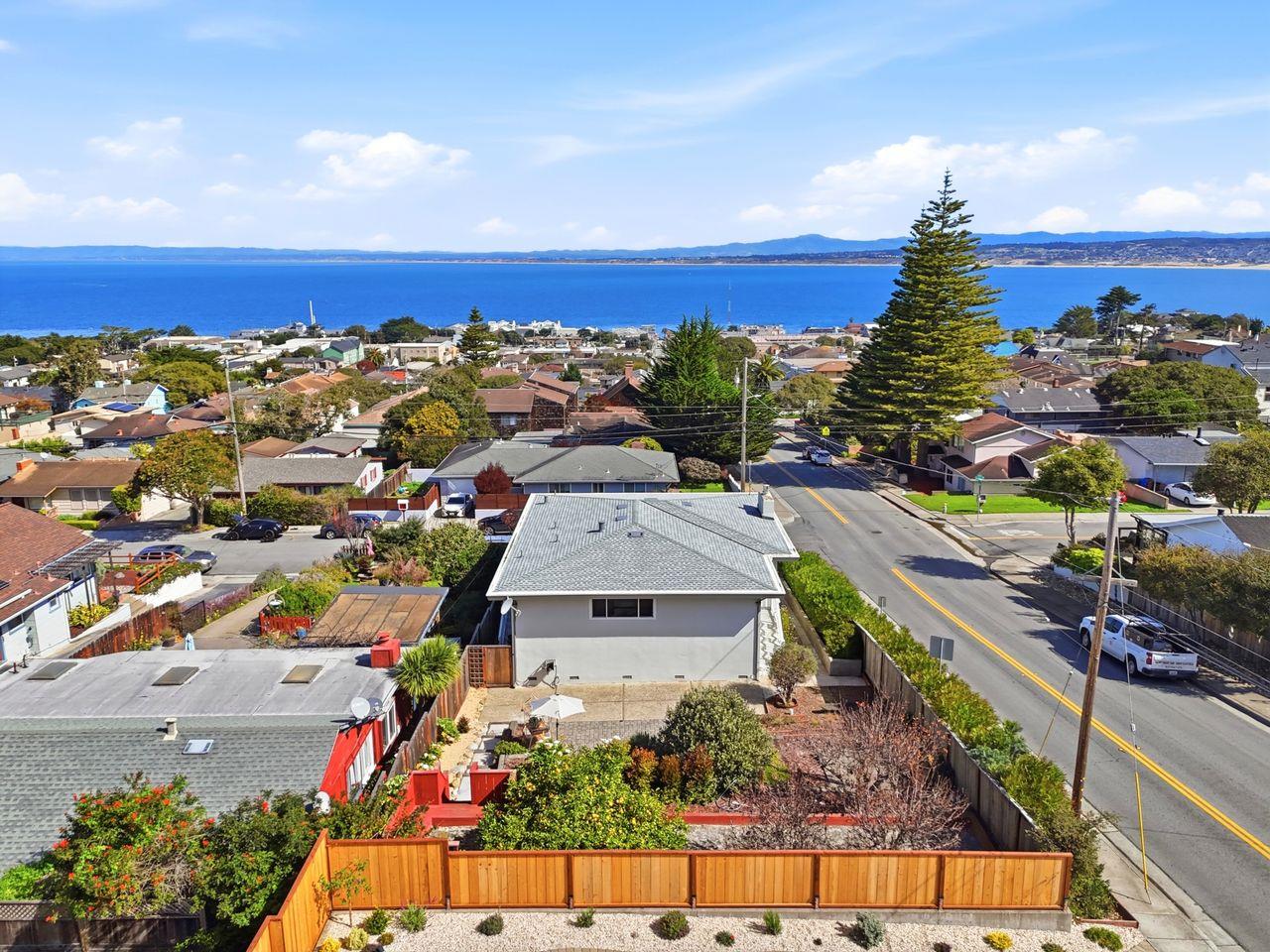 Detail Gallery Image 2 of 39 For 701 Archer St, Monterey,  CA 93940 - 3 Beds | 3 Baths