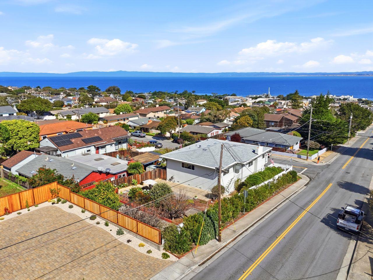 Detail Gallery Image 3 of 39 For 701 Archer St, Monterey,  CA 93940 - 3 Beds | 3 Baths