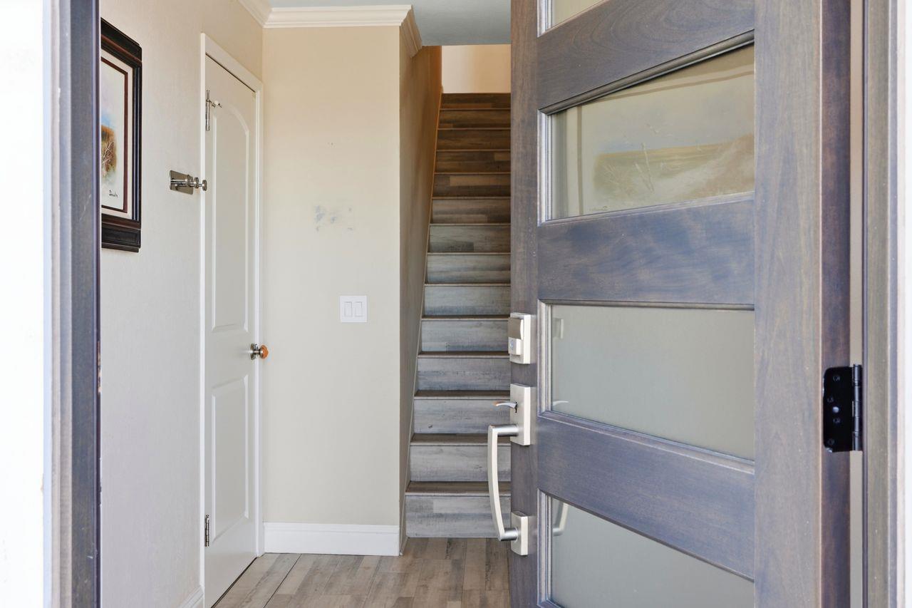 Detail Gallery Image 5 of 39 For 701 Archer St, Monterey,  CA 93940 - 3 Beds | 3 Baths