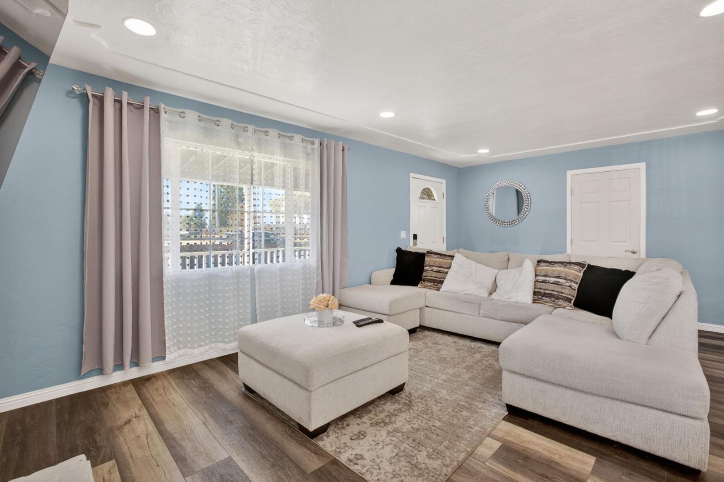 Detail Gallery Image 3 of 27 For 24 Amesti Rd, Watsonville,  CA 95076 - 3 Beds | 1/1 Baths