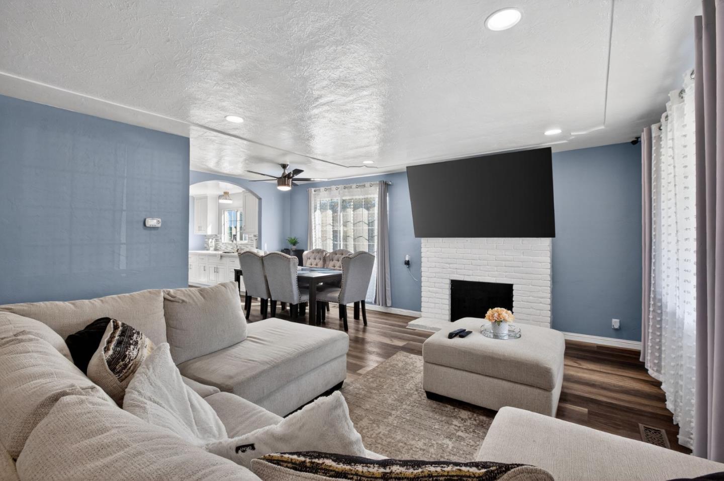 Detail Gallery Image 5 of 27 For 24 Amesti Rd, Watsonville,  CA 95076 - 3 Beds | 1/1 Baths