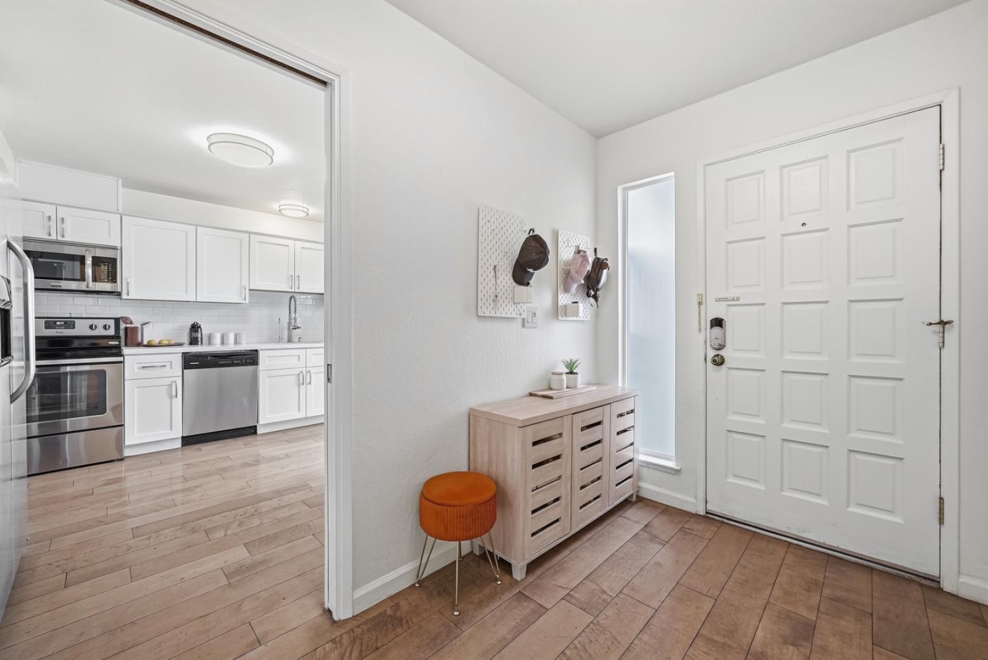 Detail Gallery Image 10 of 49 For 19124 Vineyard Ln, Saratoga,  CA 95070 - 3 Beds | 2/1 Baths