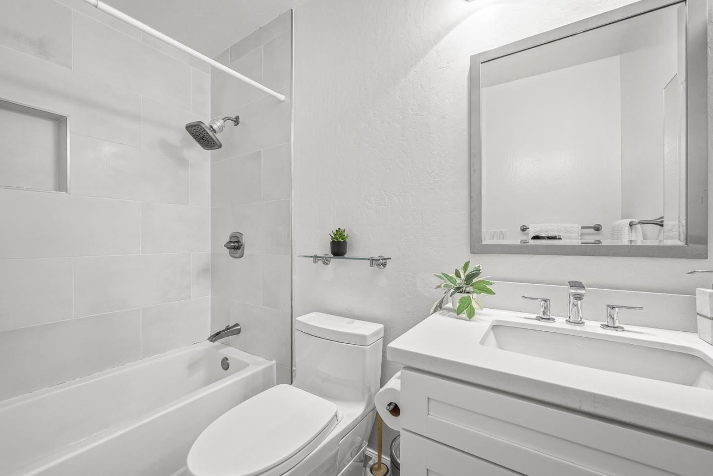 Detail Gallery Image 18 of 49 For 19124 Vineyard Ln, Saratoga,  CA 95070 - 3 Beds | 2/1 Baths