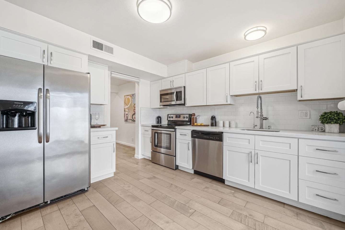 Detail Gallery Image 9 of 49 For 19124 Vineyard Ln, Saratoga,  CA 95070 - 3 Beds | 2/1 Baths