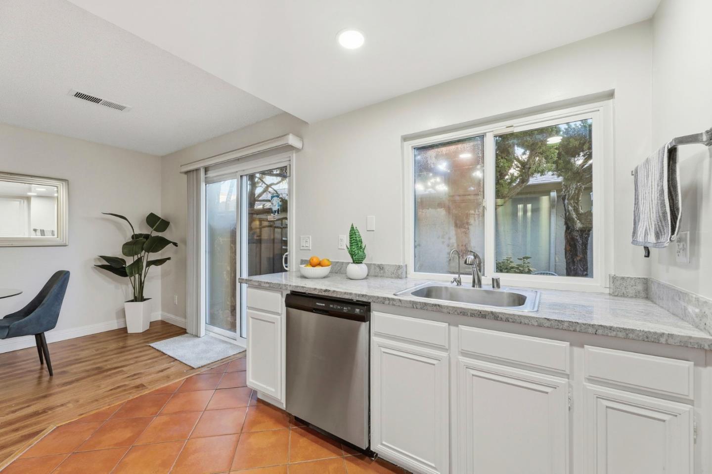 Detail Gallery Image 11 of 33 For 151 Kiely Blvd, Santa Clara,  CA 95051 - 1 Beds | 1/1 Baths