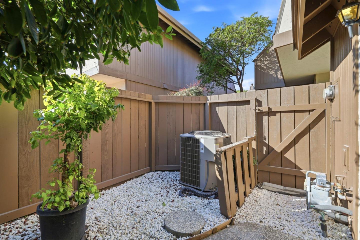 Detail Gallery Image 25 of 33 For 151 Kiely Blvd, Santa Clara,  CA 95051 - 1 Beds | 1/1 Baths