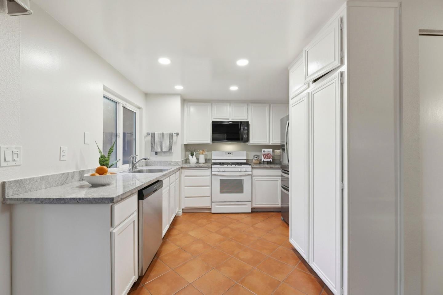 Detail Gallery Image 8 of 33 For 151 Kiely Blvd, Santa Clara,  CA 95051 - 1 Beds | 1/1 Baths