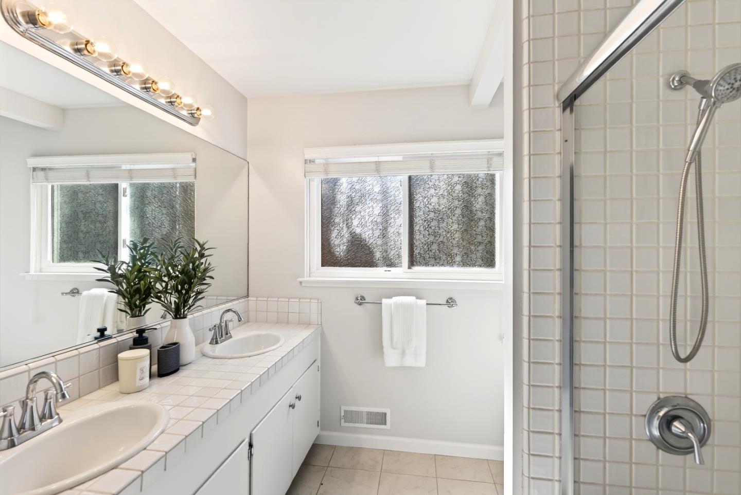 Detail Gallery Image 19 of 29 For 1539 Klamath Dr, Sunnyvale,  CA 94087 - 3 Beds | 2 Baths