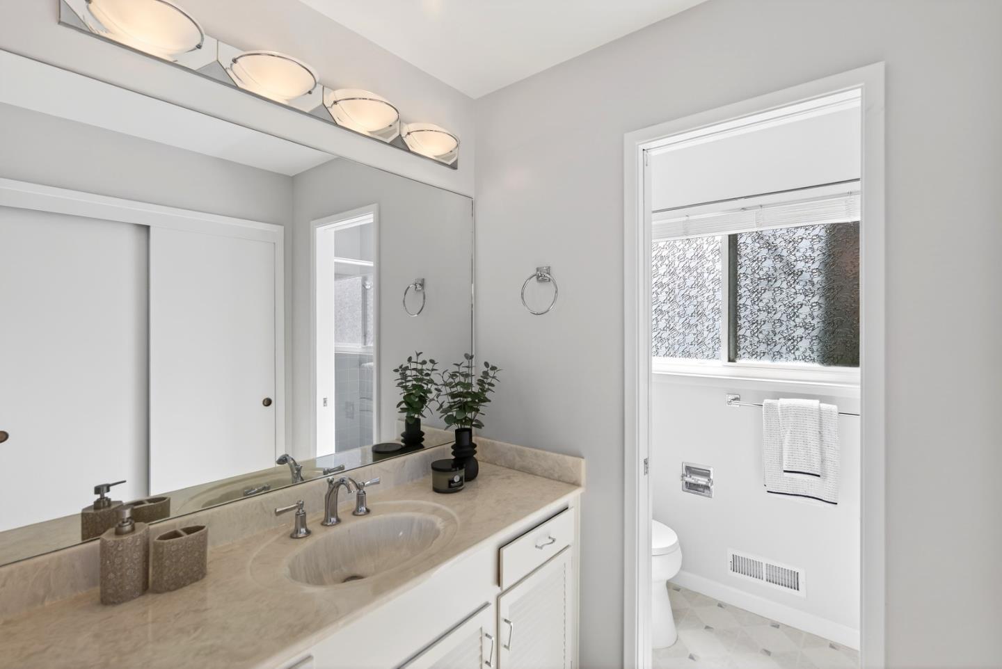 Detail Gallery Image 22 of 29 For 1539 Klamath Dr, Sunnyvale,  CA 94087 - 3 Beds | 2 Baths