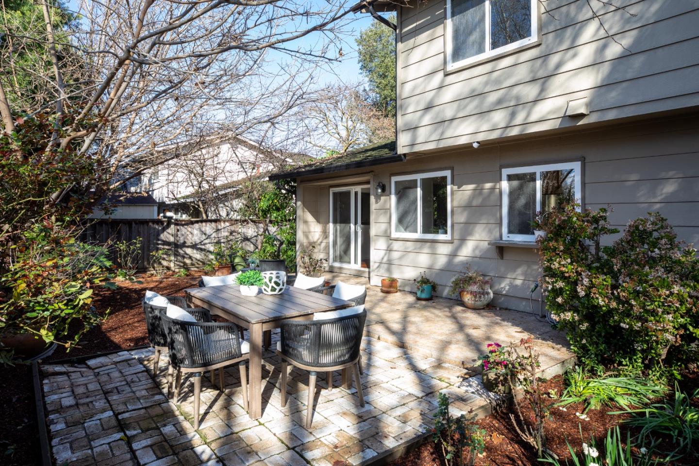 Detail Gallery Image 20 of 22 For 1109 Wright Ave, Mountain View,  CA 94043 - 4 Beds | 2/1 Baths