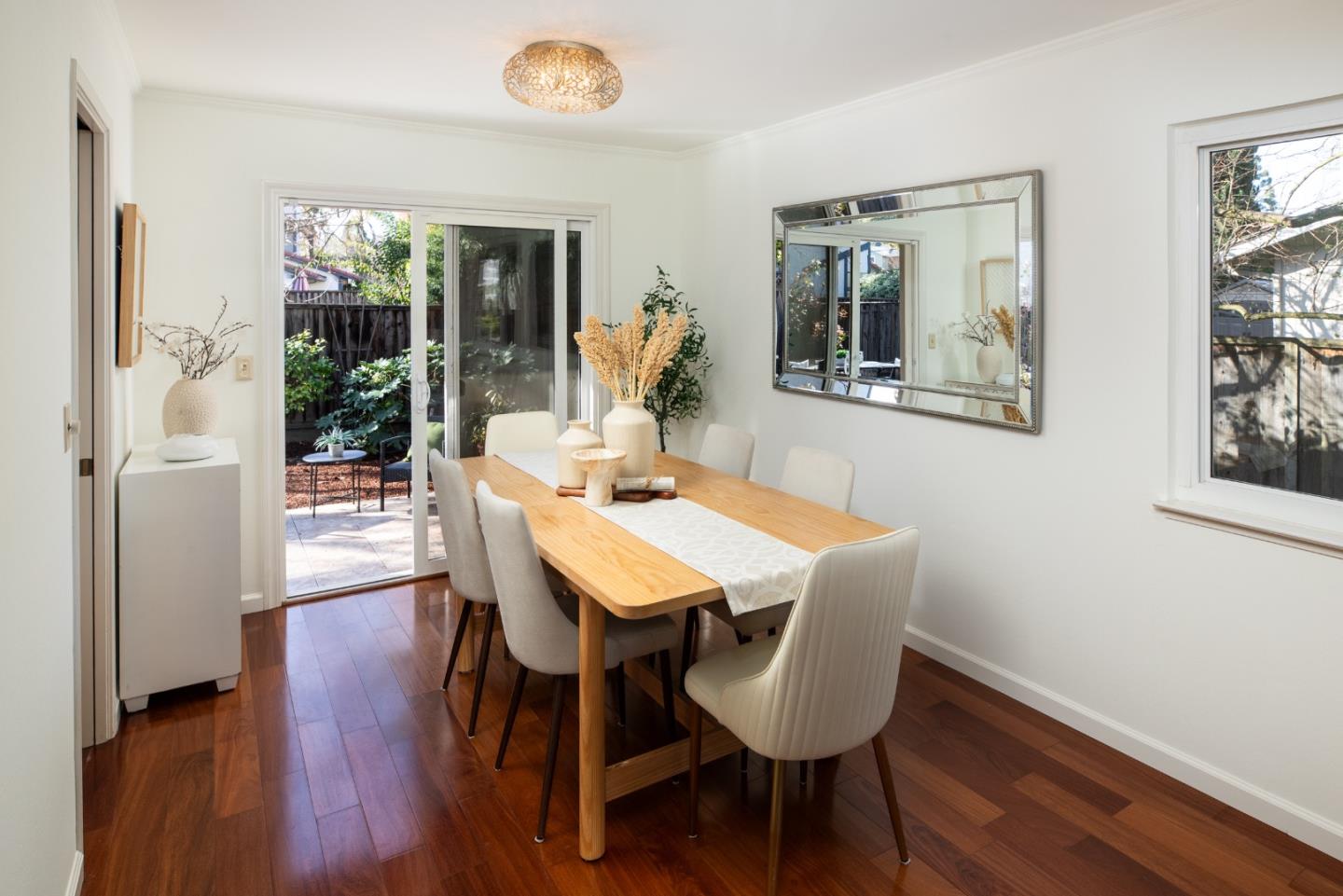 Detail Gallery Image 4 of 22 For 1109 Wright Ave, Mountain View,  CA 94043 - 4 Beds | 2/1 Baths