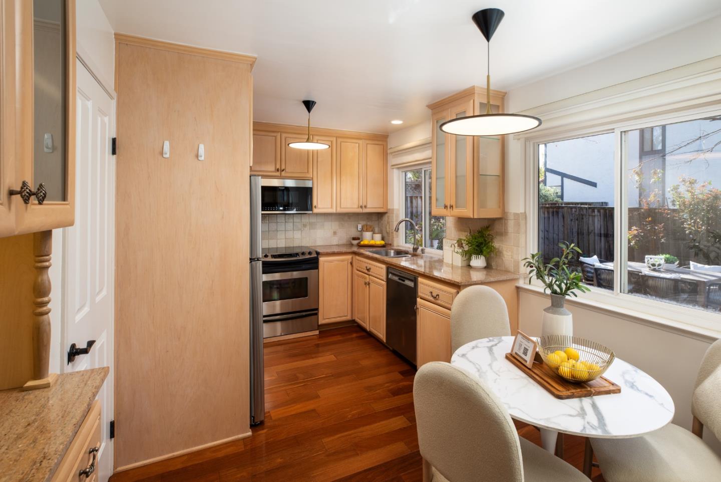 Detail Gallery Image 6 of 22 For 1109 Wright Ave, Mountain View,  CA 94043 - 4 Beds | 2/1 Baths