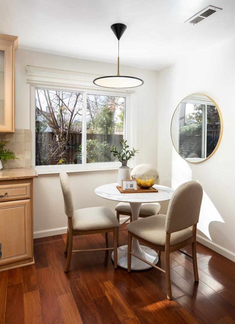 Detail Gallery Image 9 of 22 For 1109 Wright Ave, Mountain View,  CA 94043 - 4 Beds | 2/1 Baths