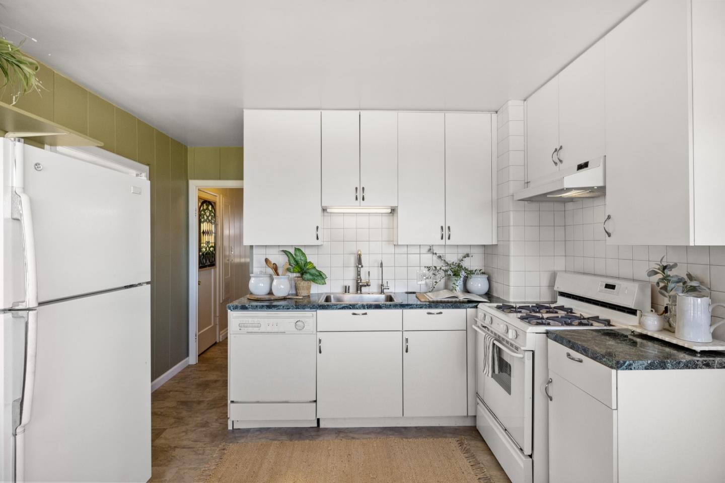 Detail Gallery Image 6 of 28 For 705 Grace St, Monterey,  CA 93940 - 3 Beds | 2 Baths