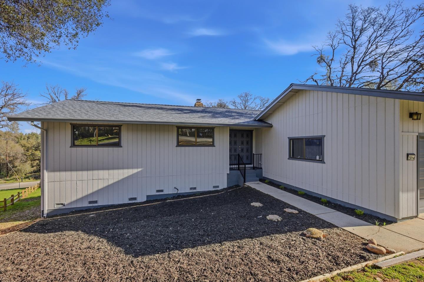 Detail Gallery Image 2 of 32 For 23014 Spyglass Court, Auburn_NVA,  CA 95602 - 3 Beds | 2 Baths