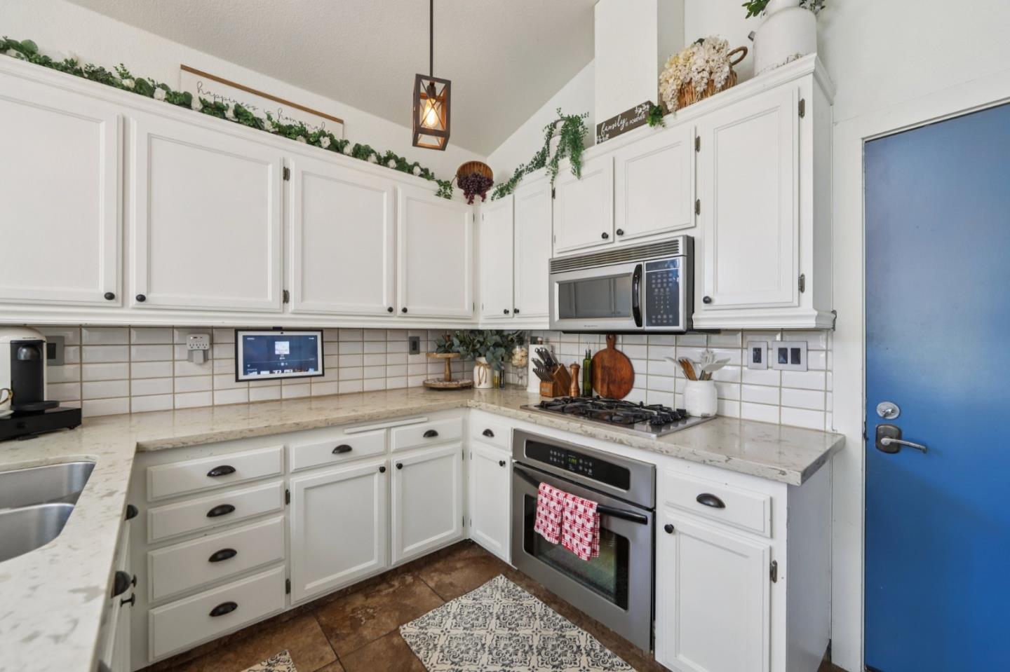 Detail Gallery Image 12 of 35 For 2483 Cherry Hills Dr, Discovery Bay,  CA 94505 - 2 Beds | 2 Baths