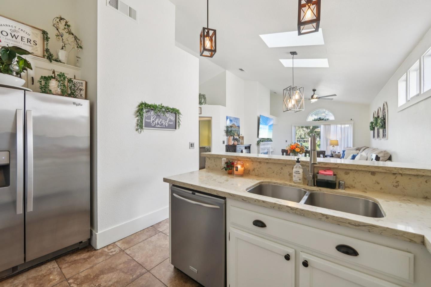 Detail Gallery Image 13 of 35 For 2483 Cherry Hills Dr, Discovery Bay,  CA 94505 - 2 Beds | 2 Baths